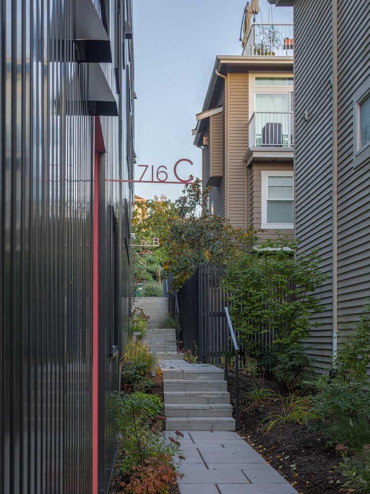 Explore 15 Houses That Get the Most Out of an Accessory Dwelling Unit (ADU) - 13698